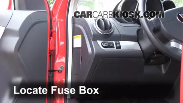 2009 Pontiac G3 1.6L 4 Cyl. Fuse (Interior) Replace